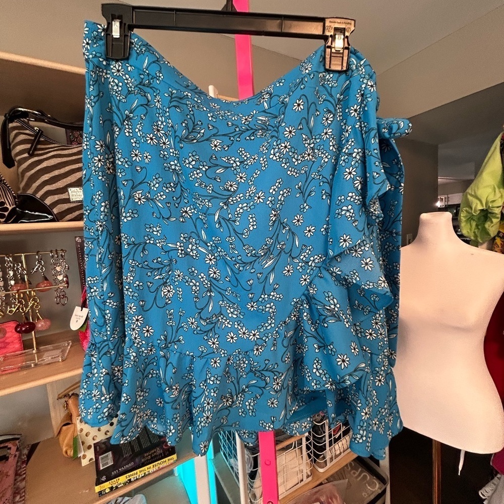 CeCe Floral Blue Skirt size 12 preloved .